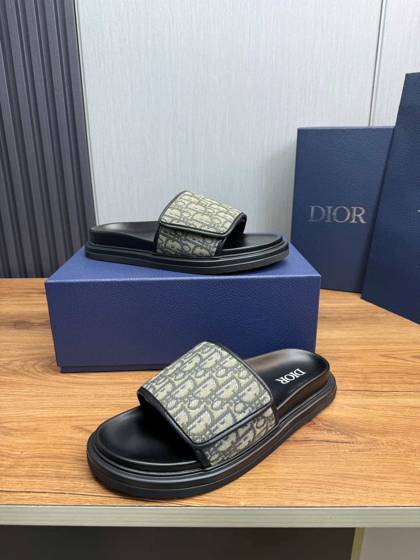 Men's shoes 💰280💰 Dior. Men's slippers 🩴Official website 1:1 production 38-45 yards 45 46 🉑️Customized original material shipped✅